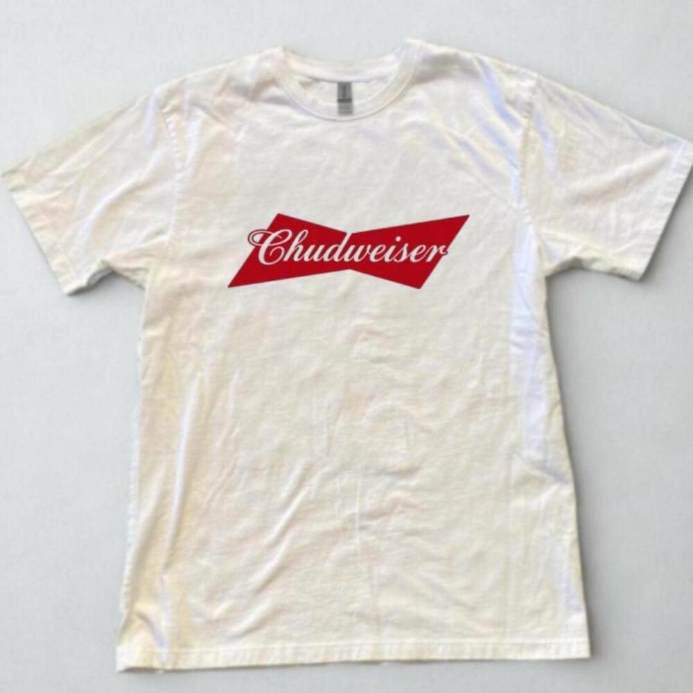 Gildan Men White T-Shirt, White Chudweiser Parody Graphic Tee